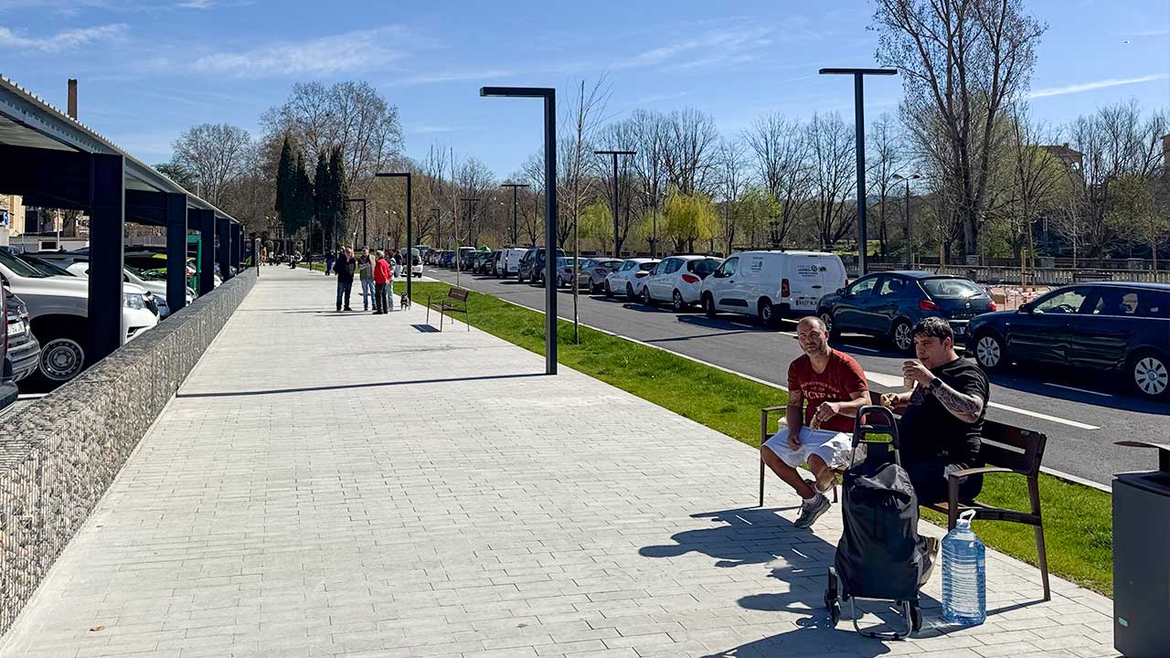 Mobiliari Urbà i il·luminació al Passeig del Ter de Manlleu