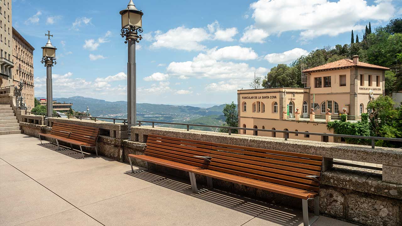 Bancs LEMAN au monastère de Montserrat