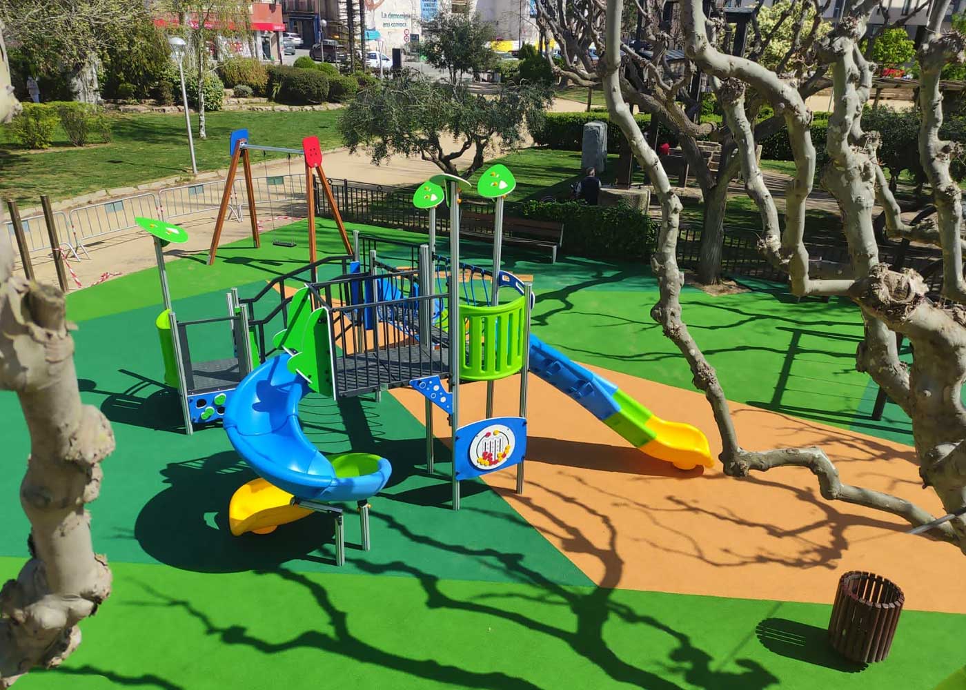 Tobogán infantil para parques infantiles de exterior con gran jugabilidad.  - NOVATILU