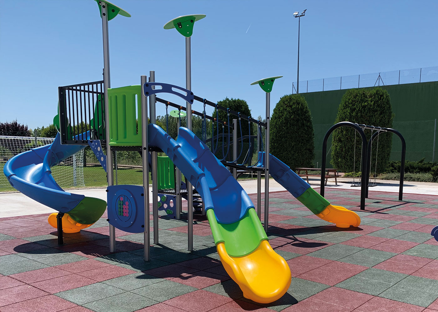 Tobogán infantil para parques infantiles de exterior con gran jugabilidad.  - NOVATILU